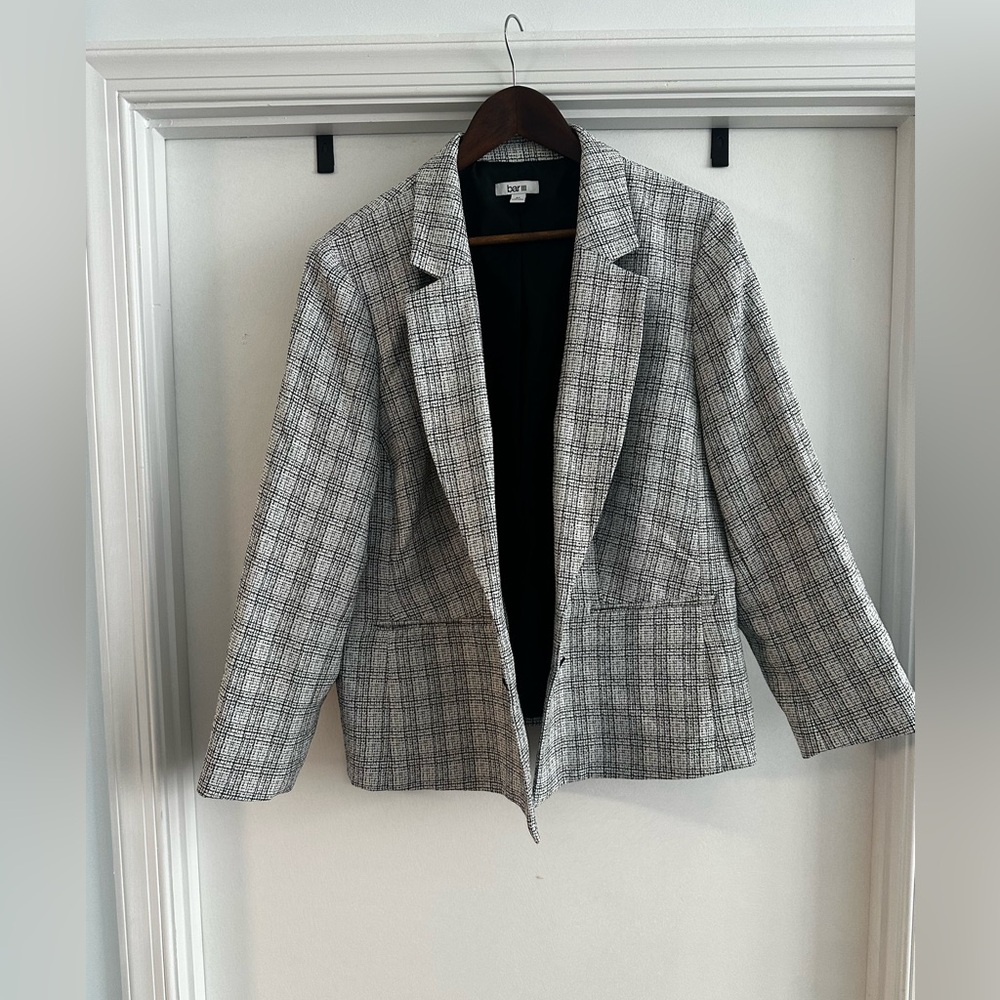 Skirt suit in great condition.